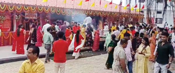 शारदीय नवरात्रि पर आस्था के दीप प्रज्वलित, देवी मंदिरों में श्रद्धालुओं की उमड़ी भीड़