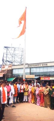 विधायक ने किया भगवा  ध्वज फहरा कर शुभारंभ