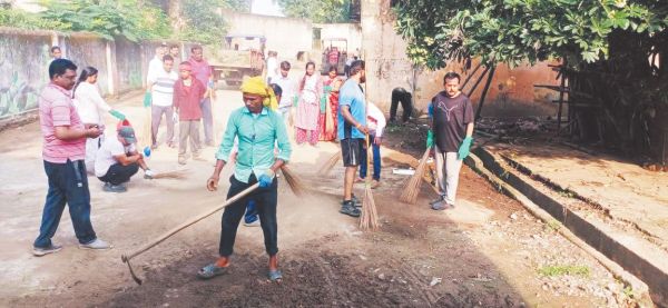 नपाध्यक्ष-सीएमओ व पार्षदों ने श्रमदान कर की सफाई