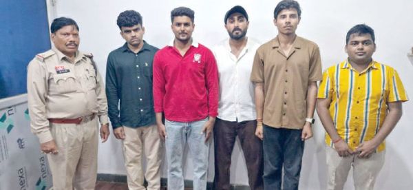 दर्जनभर ने किया था बीच सडक़ हंगामा, गिरफ्तार पांच ही