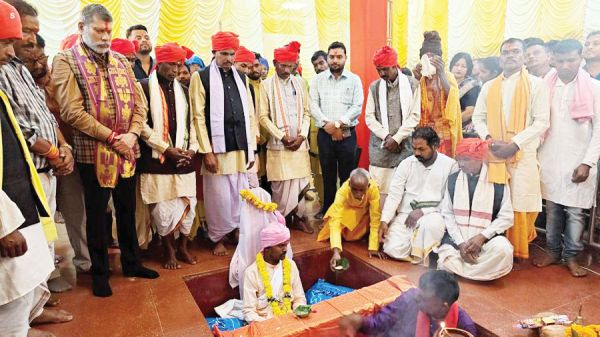 बस्तर दशहरा: शांतिपूर्ण पर्व के लिए जोगी बिठाई रस्म