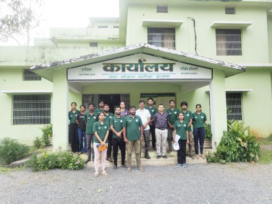 वानिकी के छात्र इंटर्नशिप के लिए पहुंचे बारनवापारा अभयारण्य