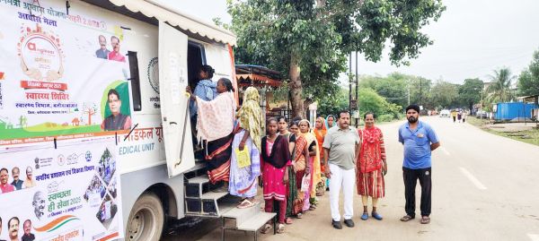 रजत जयंती समारोह : स्वच्छता का संदेश देते स्वास्थ्य परीक्षण शिविर दवाई भी वितरित 