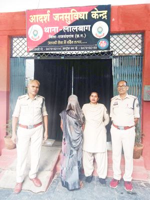 दिव्यांग बेटे को पेट्रोल डाल जिंदा जलाया, आरोपी मां गिरफ्तार