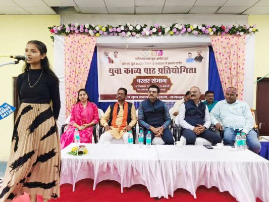 काव्य पाठ प्रतियोगिता, युवाओं  ने दिखाई रचनात्मक प्रतिभा