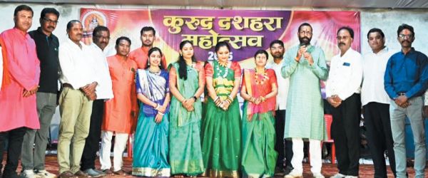 दशहरा मंच से पत्रकारों, कलाकारों का सम्मान