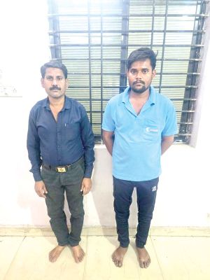 डेढ़ साल पहले पत्नी की हत्या कर, आत्महत्या का रूप दिया, पति-पुत्र गिरफ्तार