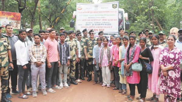 सीमा सुरक्षा बल का आदिवासी युवा आदान-प्रदान का पहला जत्था कांकेर व नारायणपुर से लखनऊ रवाना