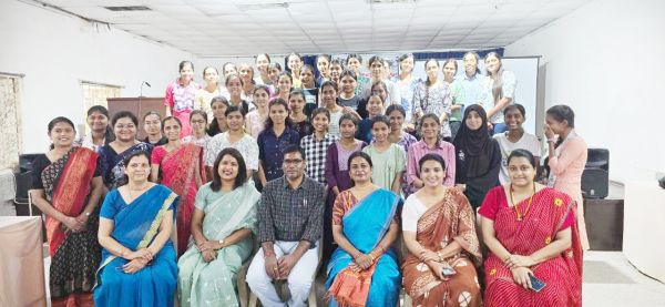 देखें VIDEO : छात्राओं को स्वयं-स्वयंप्रभा में किया रजिस्टर्ड 