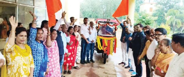 पूजा सामग्री संग्रहण वाहन सेवा का शुभारंभ