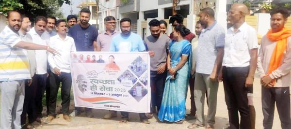 सामूहिक श्रमदान के साथ मनाया जा रहा स्वच्छता का उत्सव