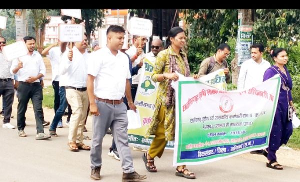 9 सूत्रीय मांगों पर कृषि अफसरों का प्रदर्शन, सौंपा ज्ञापन