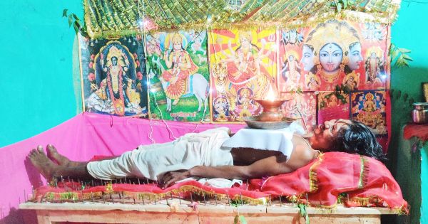 माता को मनाने सिर्री के चंदन कर रहे कठिन साधना