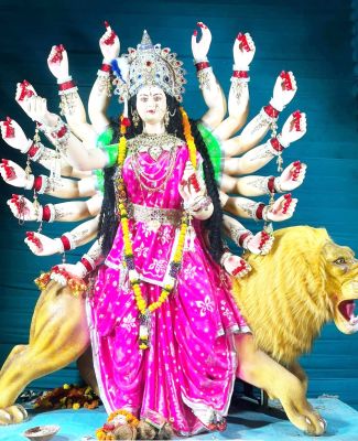 42 साल से नवरात्रि में हर दिन बदलता है सतीचौरा में माता का श्रृंगार