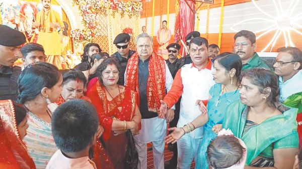 विस अध्यक्ष पहुंचे भिलाई दया के पंडाल माता के दर्शन करने