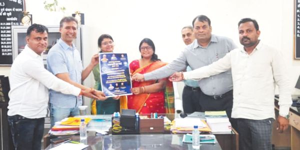 चेम्बर के पदाधिकारी जीएसटी अधिकारी से मिले