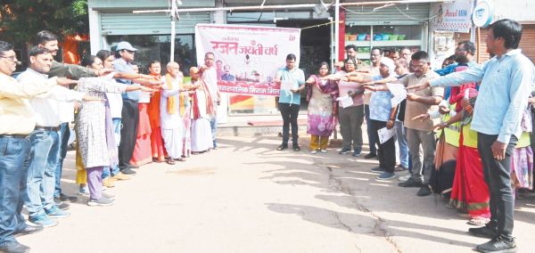 आयुक्त ने गोल मार्केट में स्वच्छता ही सेवा अभियान चलाकर शपथ दिलाए