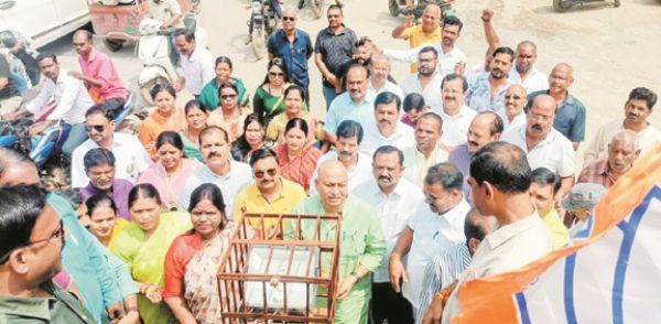 पं. दीनदयाल उपाध्याय जयंती पर भाजपा सरगुजा ने किया माल्यार्पण और पौधरोपण