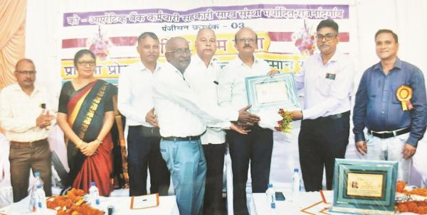 वार्षिक आमसभा में प्रतिभावान विद्यार्थियों का सम्मान