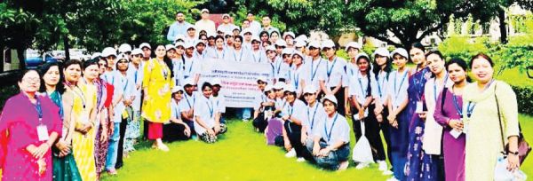  विज्ञान अनुसंधान यात्रा: बस्तर की बेटियों ने बढ़ाया गौरव