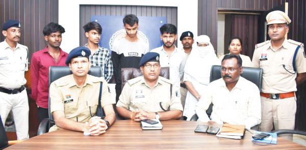 सुपारी लेकर की थी महिला की हत्या, नाबालिग समेत 6 गिरफ्तार