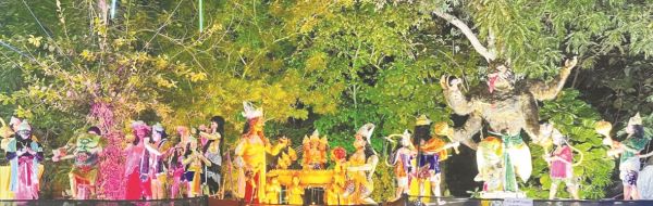 पद्मनाभपुर के आदिनाथ पंडाल में राम रावण की झांकी कर रही आकर्षित