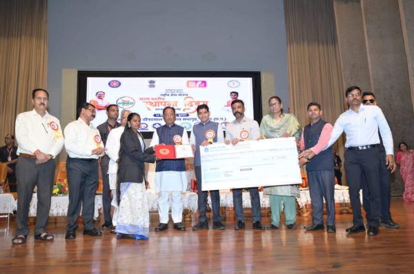 राजीव गांधी शास. स्नातकोत्तर महाविद्यालय की दो छात्राओं को राज्य स्तर श्रेष्ठ स्वयंसेवक पुरस्कार