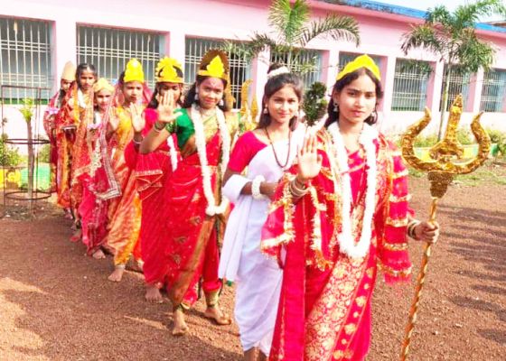 रानो स्कूल की बच्चियों ने नौ दुर्गा के रूप में दी शानदार प्रस्तुति