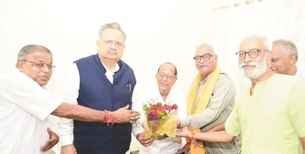 मेट्रो ट्रेन विस्तार की मांग