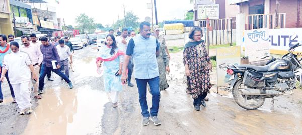 जीर्णोद्धार की रूपरेखा बनाने सडक़ पर उतरे विधायक