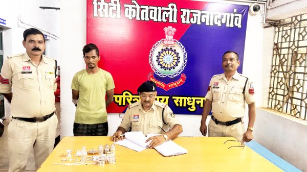 ज्वेलरी दुकान में चोरी, आरोपी गिरफ्तार