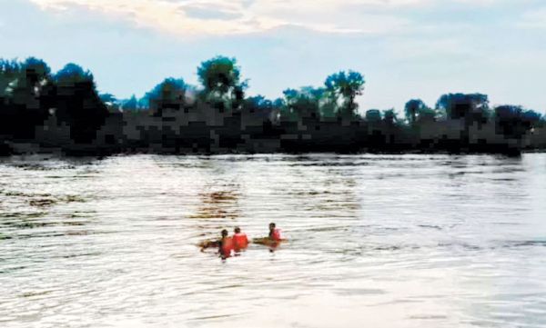 खारुन में डूबा युवक, तलाश