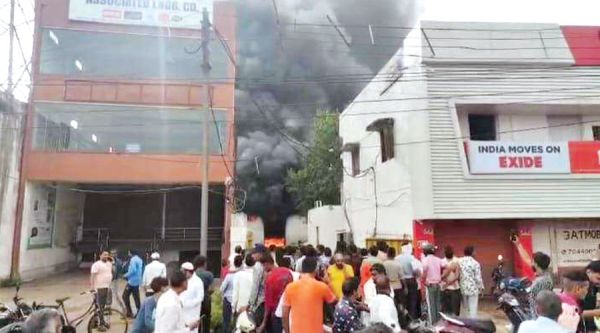 खमतराई में पेंट फैक्ट्री में आग, कोई जनहानि नहीं