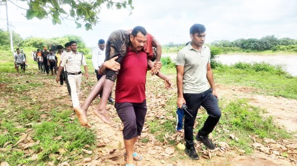 युवक नदी में कूदा, पुलिस ने बचाई जान