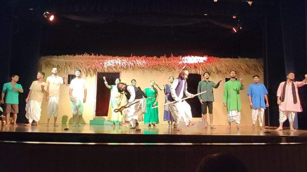 नाट्य विभाग की शानदार प्रस्तुति ने बांधा समा