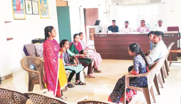 शासकीय नवीन कॉलेज बोरी में विद्यार्थियों के लिए सामूहिक परिचर्चा व वाद विवाद