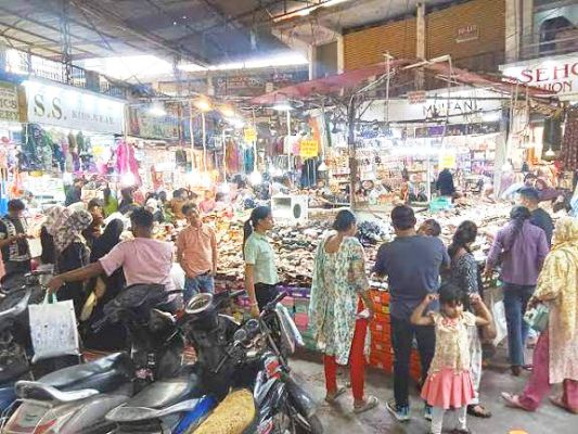  त्यौहारी सीजन शुरू होने के बाद भी नहीं सुधरी यातायात व्यवस्था