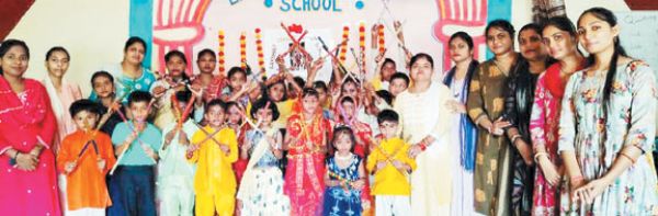 लक्ष्य स्मार्ट पब्लिक स्कूल में गरबा