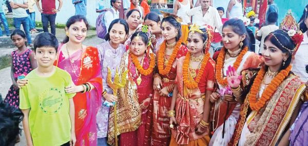 मां दुर्गा के नौ रूपों की झांकी निकाली, उमड़े श्रद्धालु