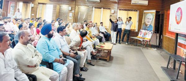 भाजपा क्षेत्रीय संगठन मंत्री जामवाल व साय ने सुनी मन की बात