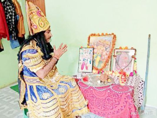 बलौदाबाजार में राजस्थान से पहुंचे बहरूपिया