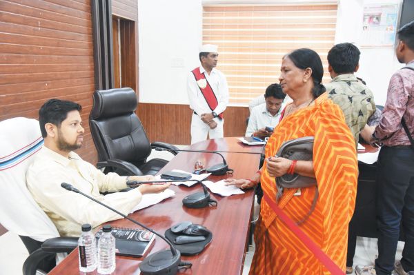 सरकारी जमीन से अतिक्रमण हटाने जनदर्शन में लगाई गुहार