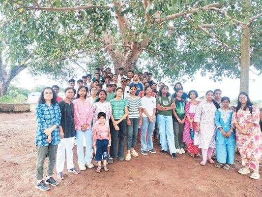 गोधाम देखने पहुंचे विद्यार्थी