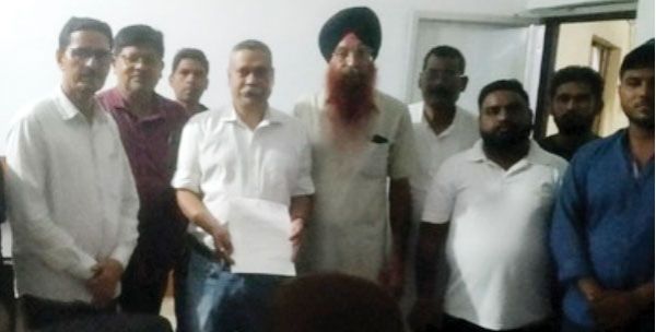 राहुल गांधी को धमकी, एफआईआर कराने थाने पहुंचे कांग्रेसी