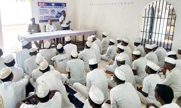 केंद्रीय जेल के बंदियों को दी स्वरोजगार संबंधी जानकारी