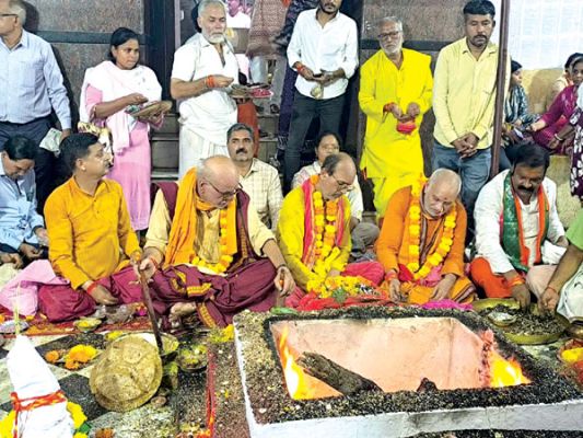 हवन पश्चात रात्रि गुप्त रूप से ज्योति विसर्जन हुआ-आज माता वीर मुद्रा में श्रृंगार की है-पं झा