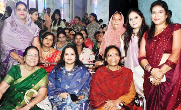 नवरात्रि की धूम: विधायक लता उसेंडी ने दुर्गा मंदिर में की पूजा-अर्चना, गरबा में लिया हिस्सा