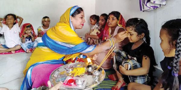 शारदीय नवरात्र की नवमी पर कन्या भोज