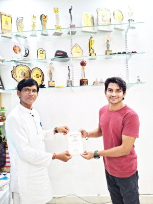 छैया भुइयां 2,3 के हीरो  दीपक 5 को ग्राम पोड़ में