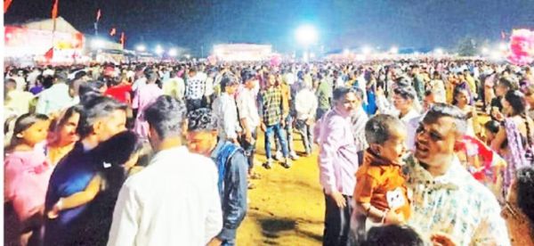 अहंकार के प्रतीक रावण, कुंभकरण व मेघनाद का पुतला दहन